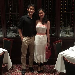 Chic & delicate white midi dress